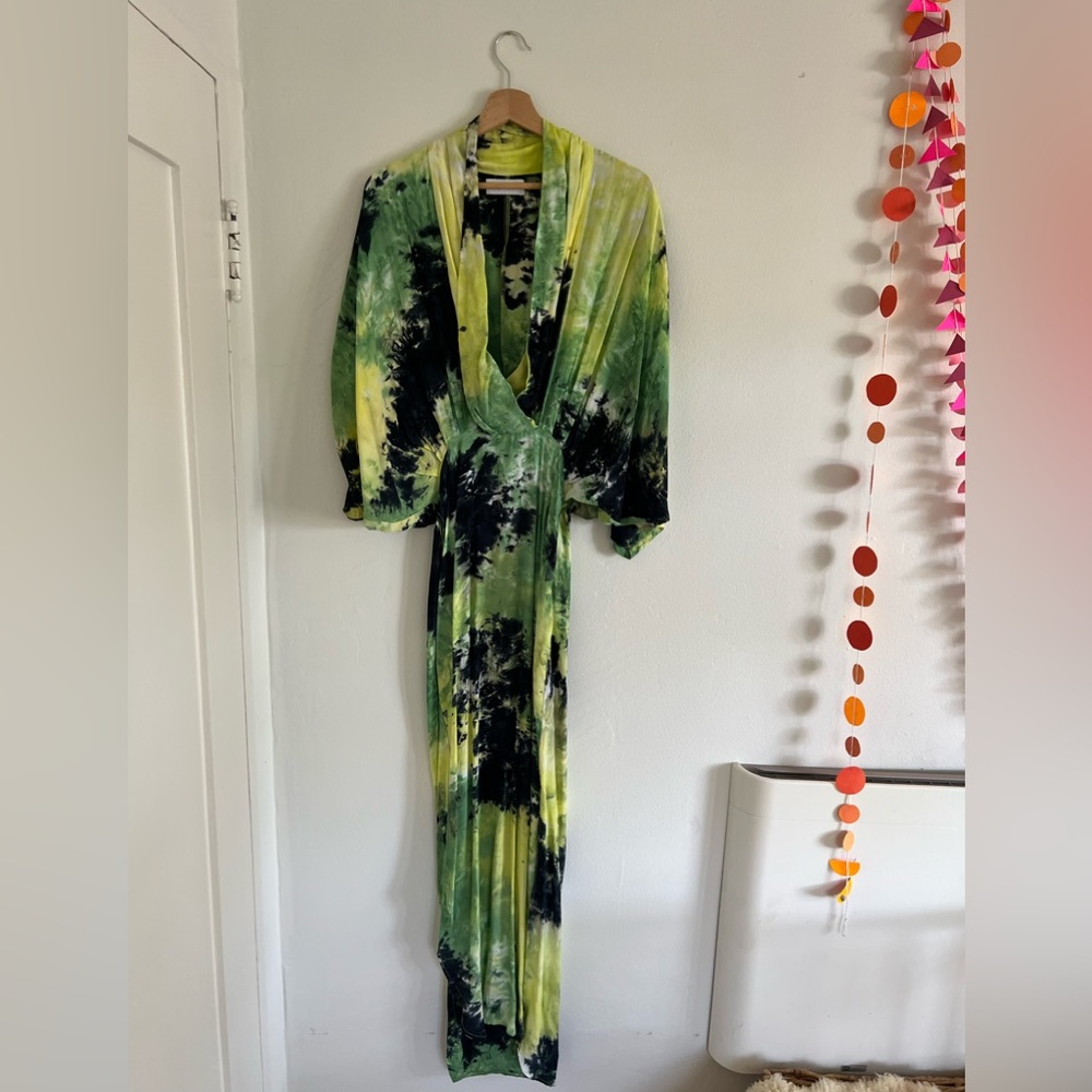 Revolve tie dye maxi dress in spell S/W\F. Never worn, perfect condition.Size M